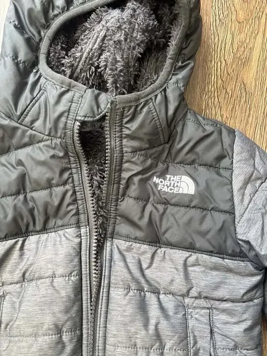 The North Face Reversible Mount Chimbo Full-Zip Insulated Hooded Jacket - Picture 2 of 6